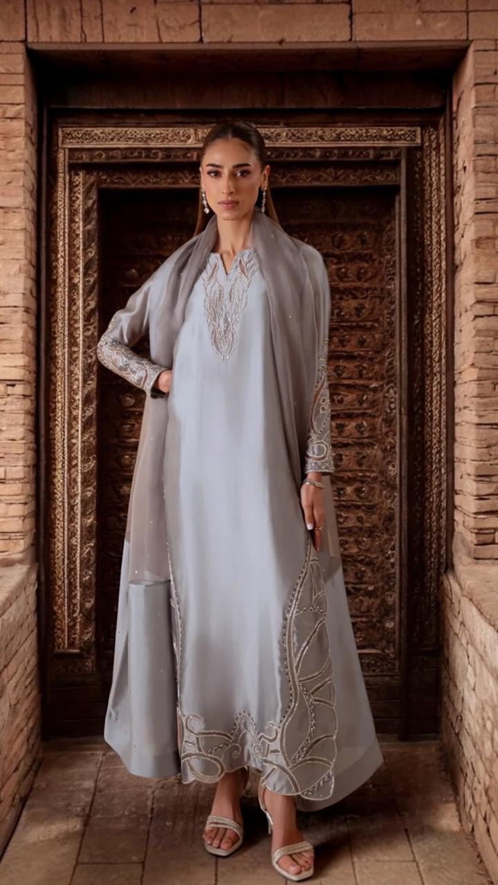 Grey Raw Silk 3 Piece Suit with Organza Dupatta – Applique, Reta & Sequence Filling Work | SJ-139